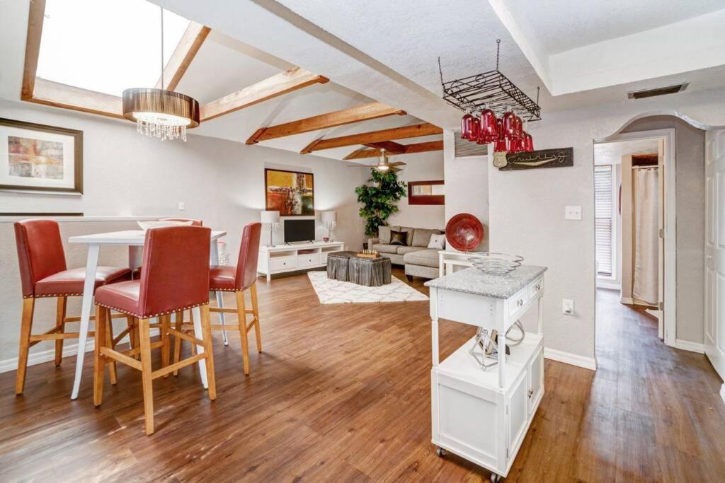Hidden Couples Loft Retreat In Heights Foodie District Tampa Extérieur photo