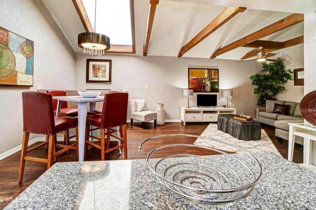 Hidden Couples Loft Retreat In Heights Foodie District Tampa Extérieur photo