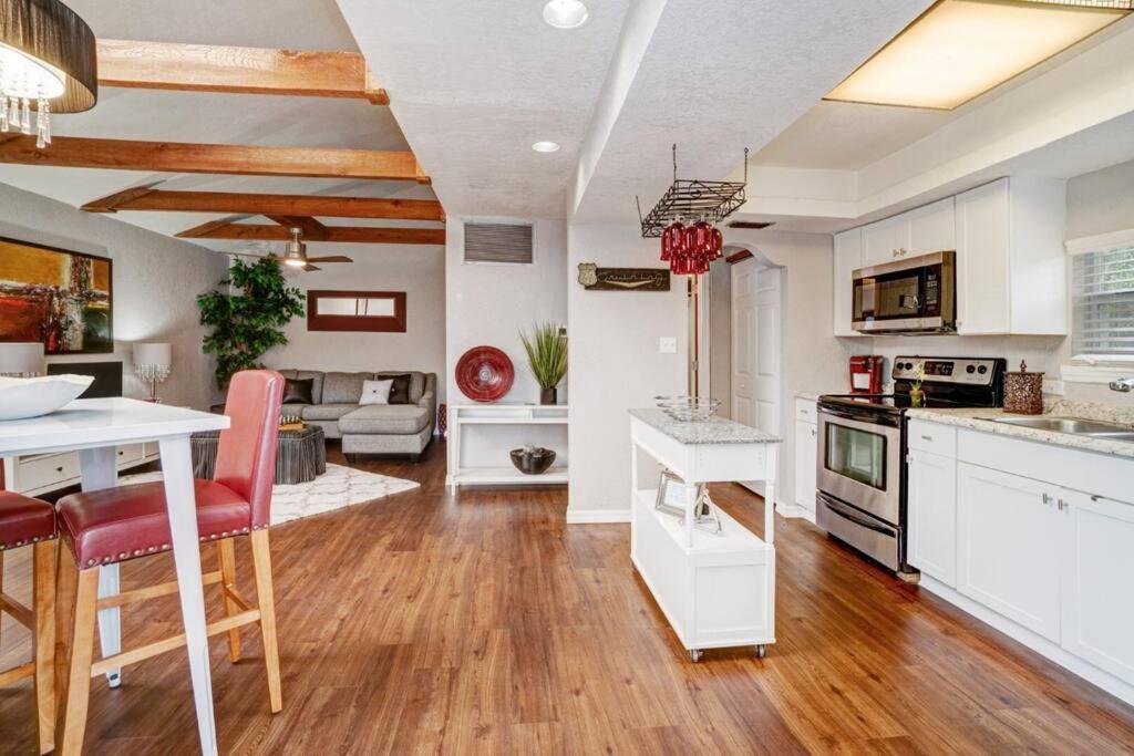 Hidden Couples Loft Retreat In Heights Foodie District Tampa Extérieur photo